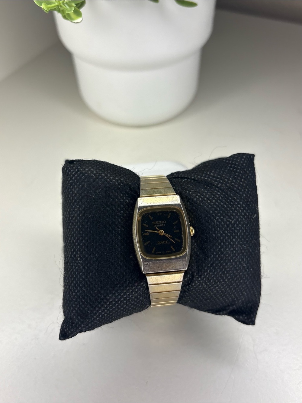 Vintage Seiko Quartz Two-Tone Women’s Black Dial Dress Watch Minimalist 80s